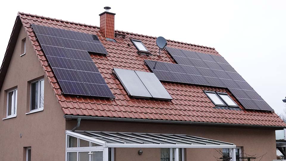 How Many Watts of Solar Panels to Run a House?