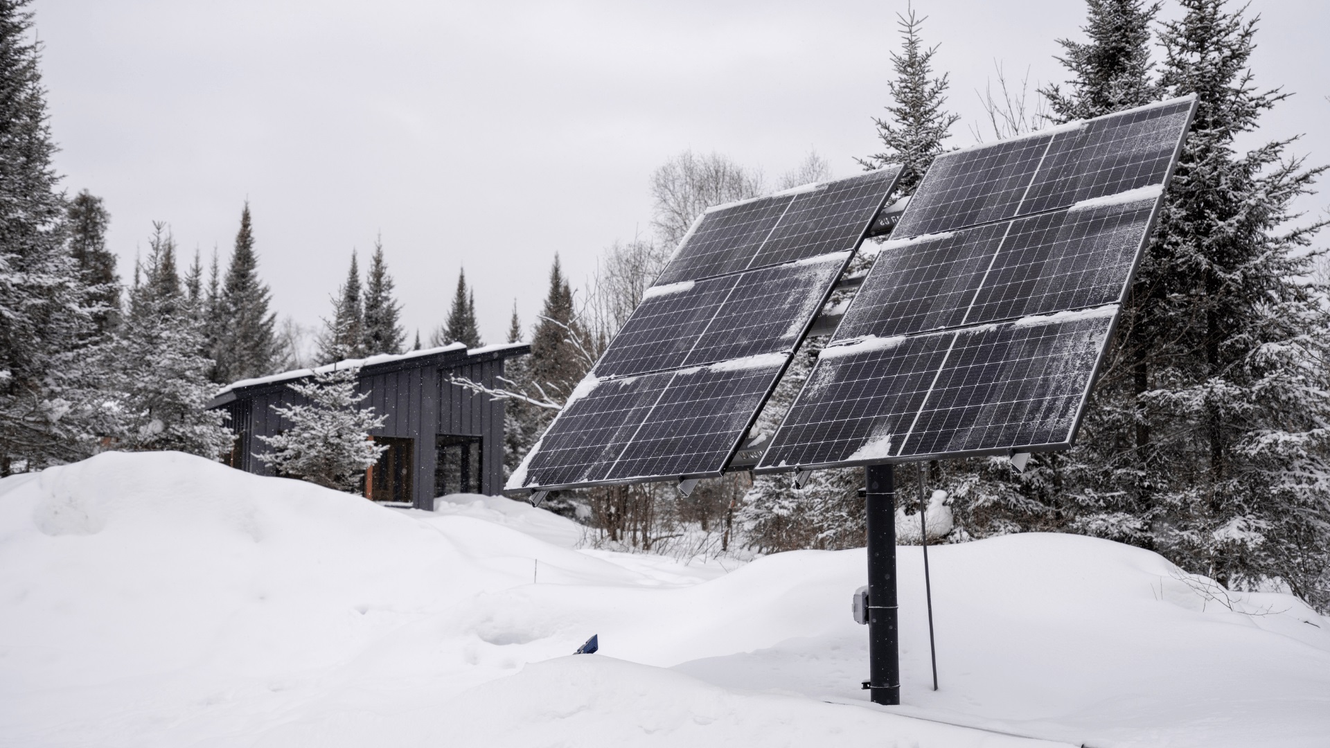 How Does Snow Affect Solar Panels and Their Efficiency?